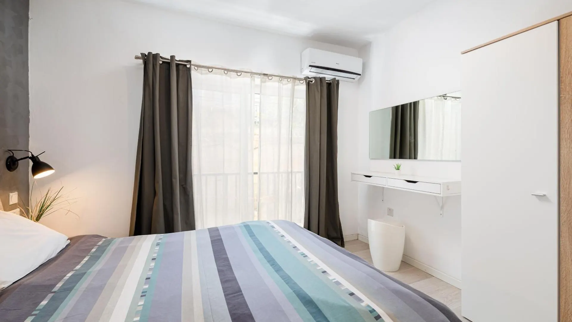 Modern Ensuite Rooms In Shared Apartment Near Balluta Bay Sliema Gzira Saint Julian's Malta