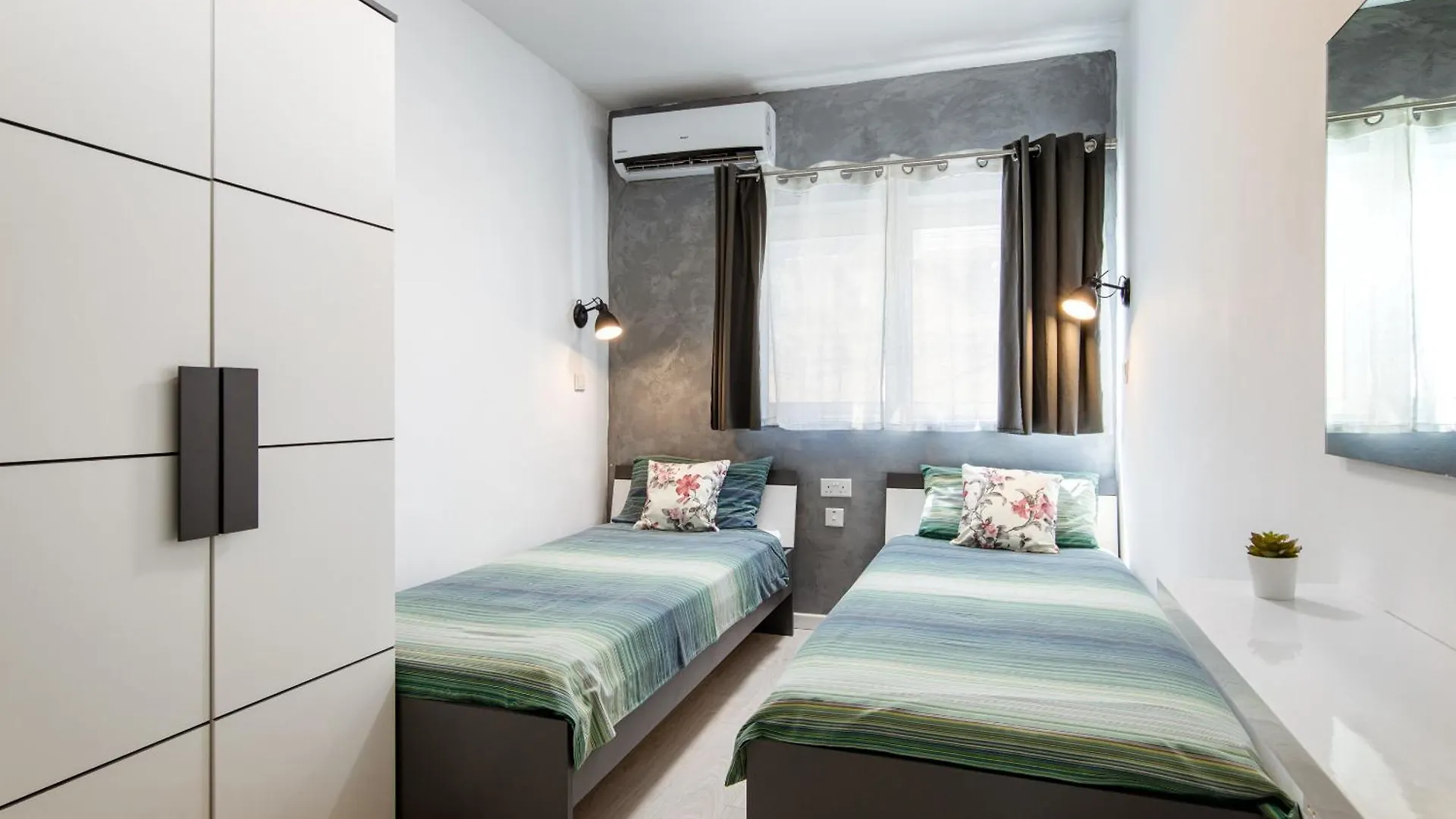Modern Ensuite Rooms In Shared Apartment Near Balluta Bay Sliema Gzira San Giuliano Malta