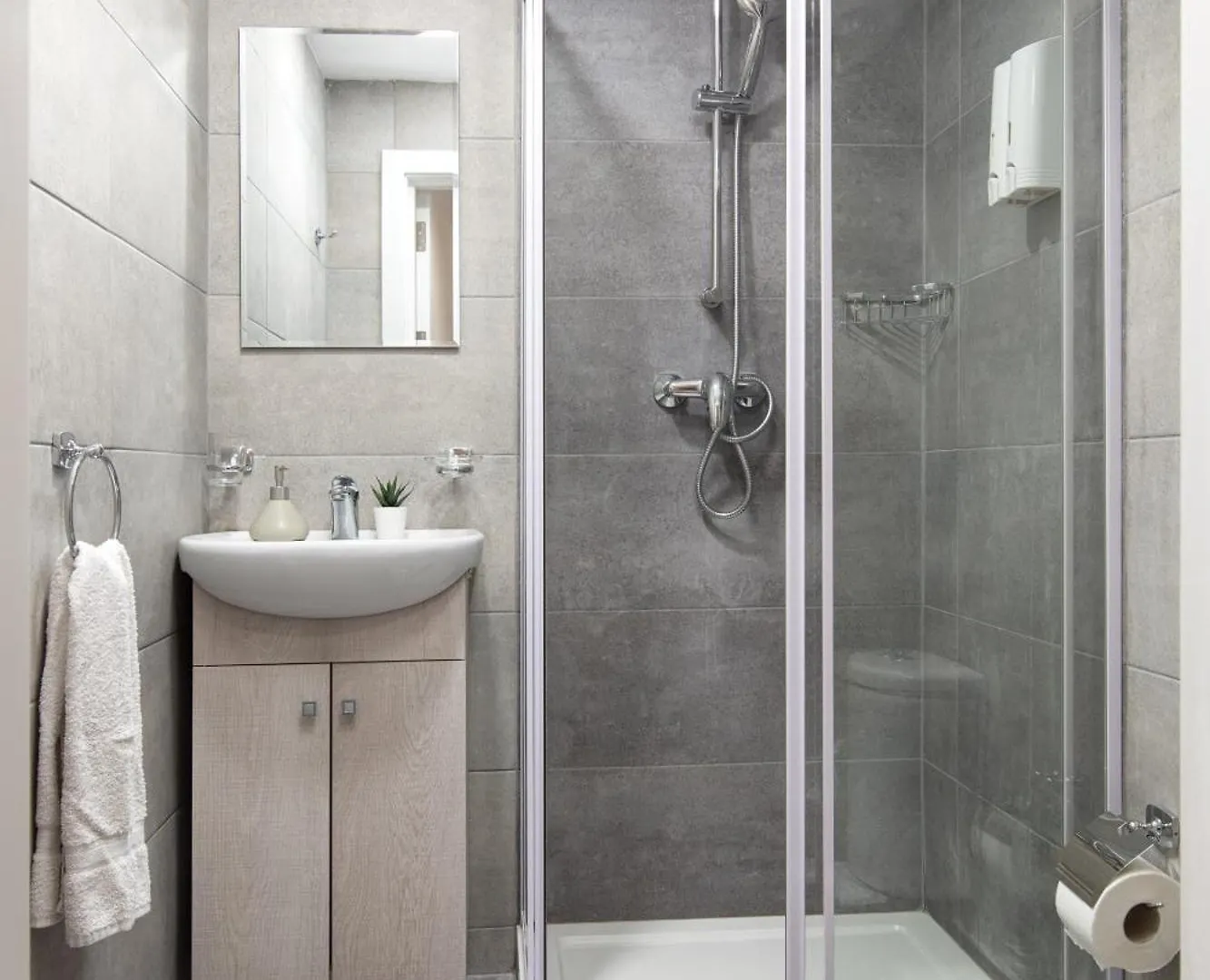 Modern Ensuite Rooms In Shared Apartment Near Balluta Bay Sliema Gzira Saint Julian's 0*,  Malta